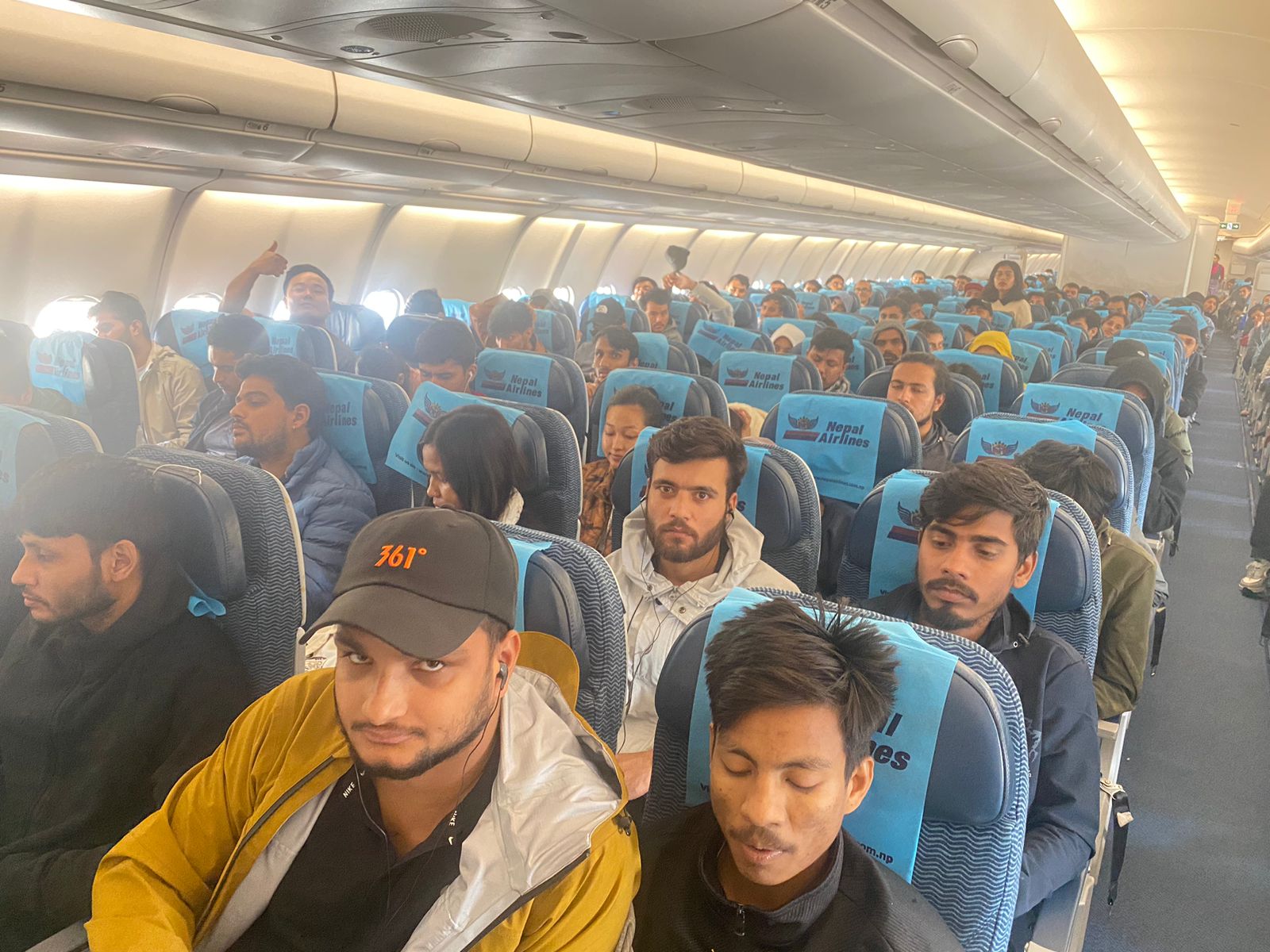 इजरायलबाट २५३ जना नेपाली नागरिक लिएर काठमाडौंको लागि उड्यो विमान ( फोटो फिचर )